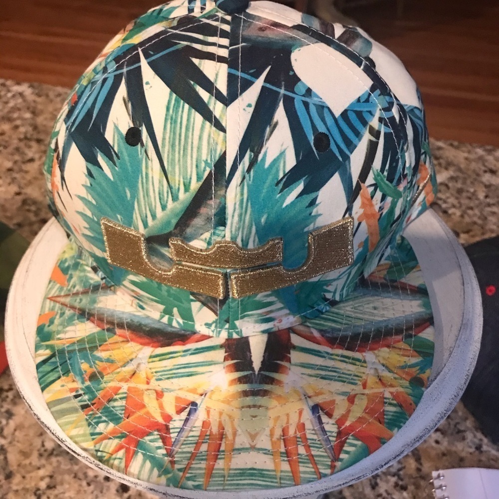 🏀RARE Le Bron Championship Hat